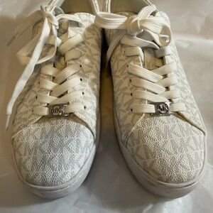 Michael Kors Cream Patterned Women's Sneakers and matching hat